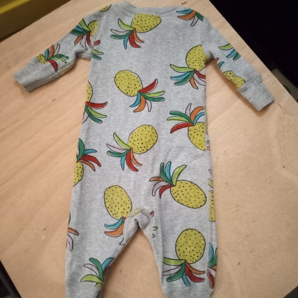 NWOT 0-3m Hanna Andersson Gray Onesie Feat. Pineapples 100%Organic Cotton - Picture 4 of 4